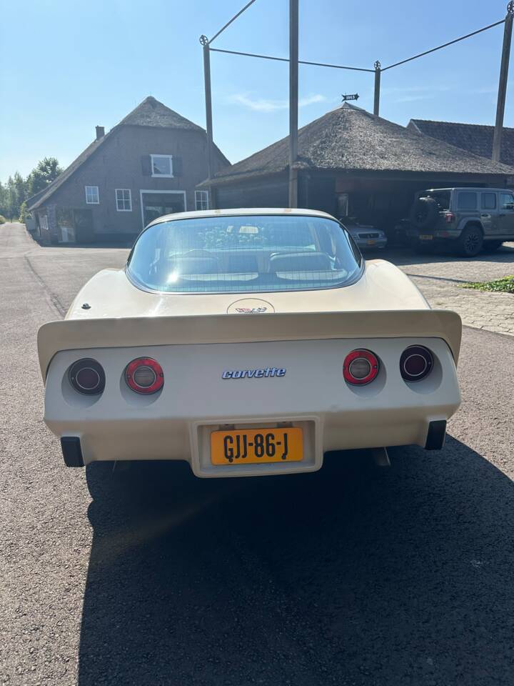 Image 15/21 de Chevrolet Corvette Stingray (1977)