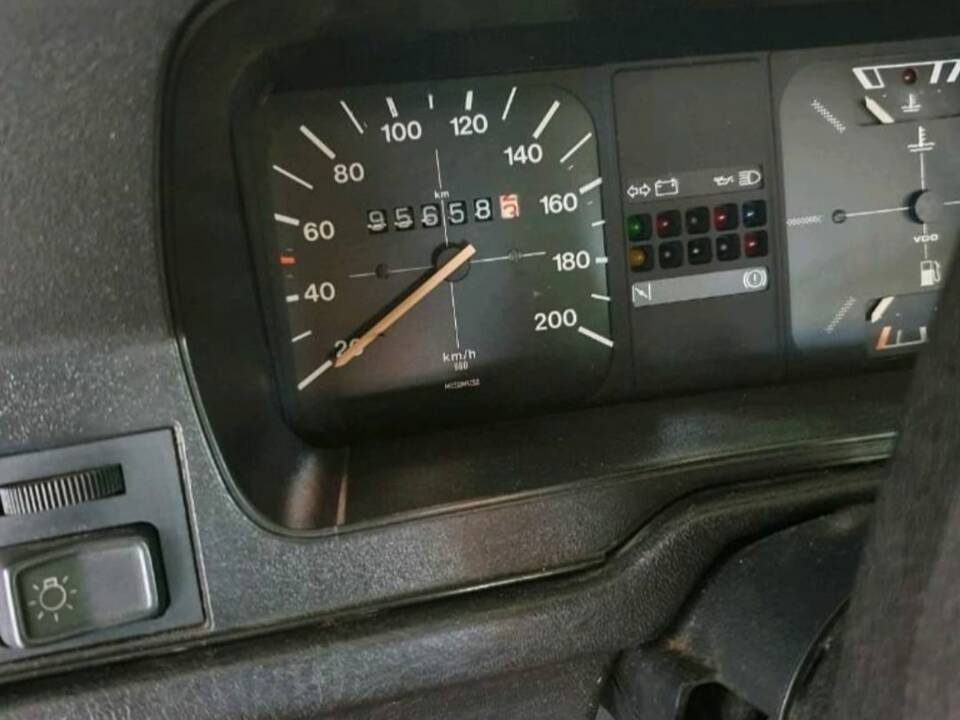 Imagen 9/13 de Volkswagen Polo II Hatchback 1.0 (1986)