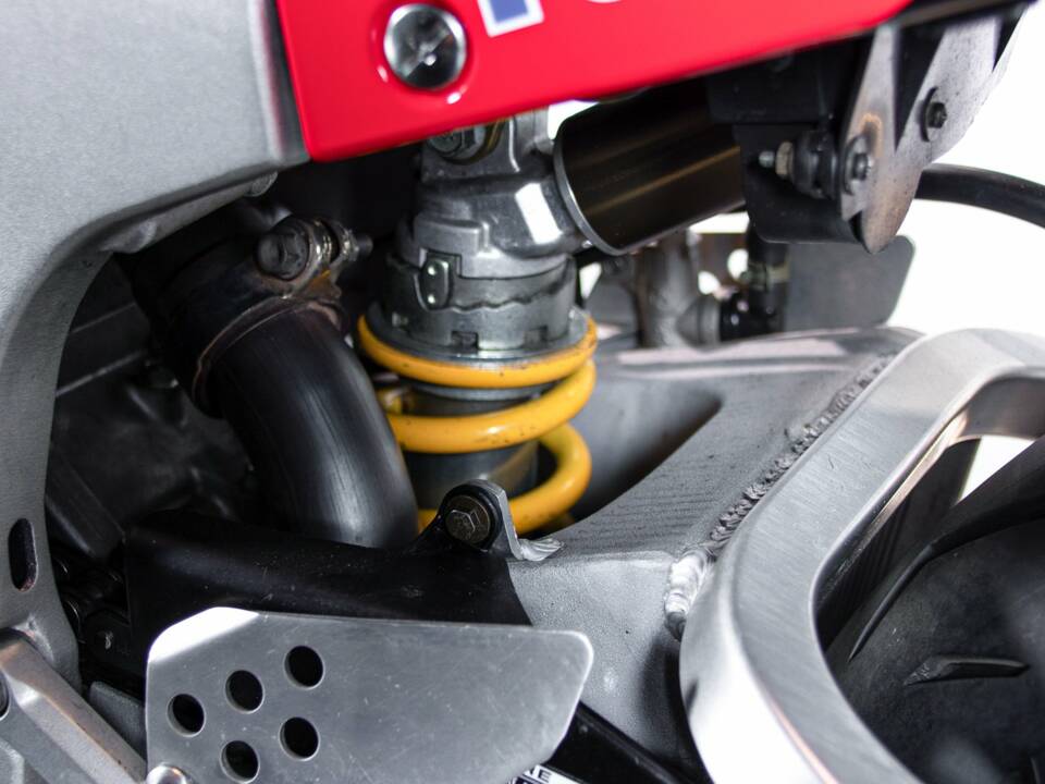 Bild 28/42 von Honda DUMMY (2000)