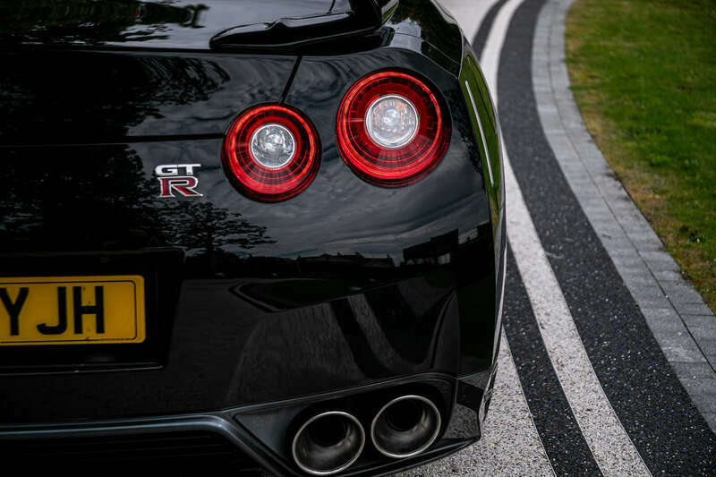 Bild 34/37 von Nissan GT-R Black Edition (2016)