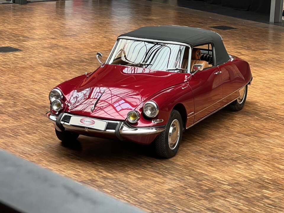Immagine 2/33 di Citroën DS 19 Usine (1963)