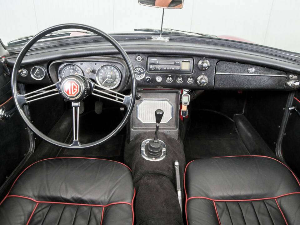 Afbeelding 7/50 van MG MGB (1966)