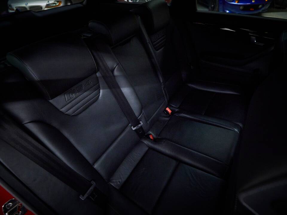 Image 53/95 of Audi RS4 Avant (2006)