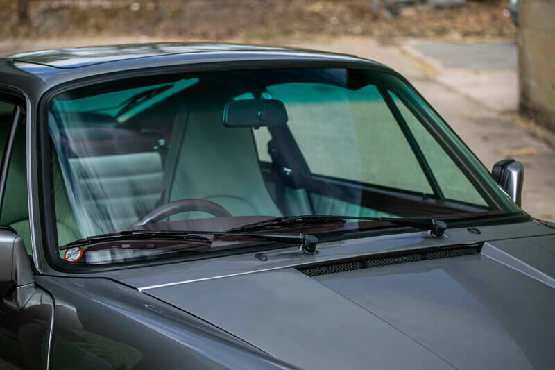 Image 13/49 of Porsche 911 Carrera 3.2 (1989)