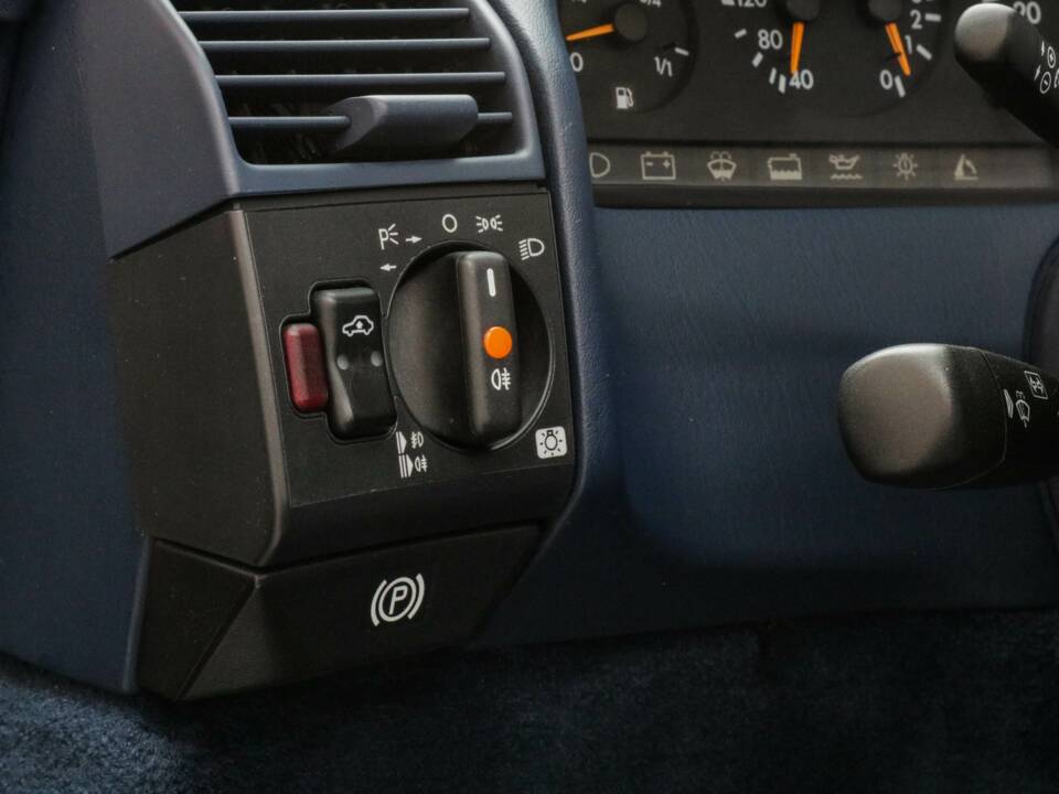 Bild 9/84 von Mercedes-Benz SL 320 (1996)