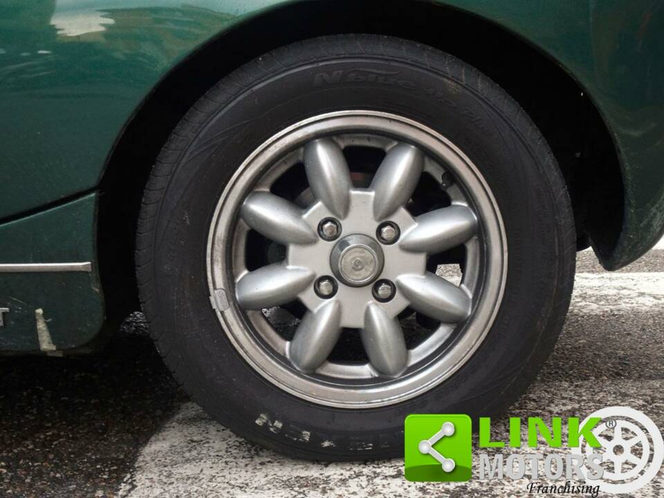 Image 5/10 of MG MGB GT (1977)