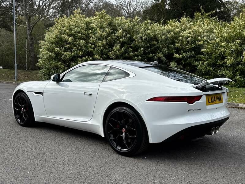 Image 16/50 of Jaguar F-Type (2014)