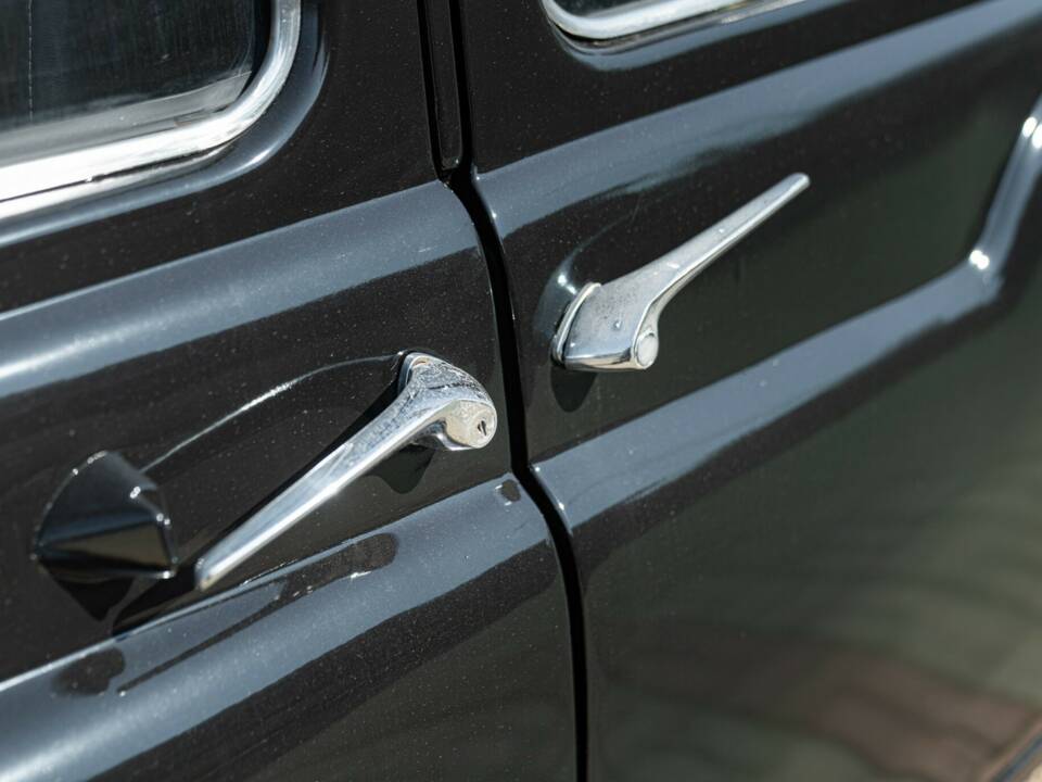 Image 10/36 of Austin FX 4 D London Taxi (1961)