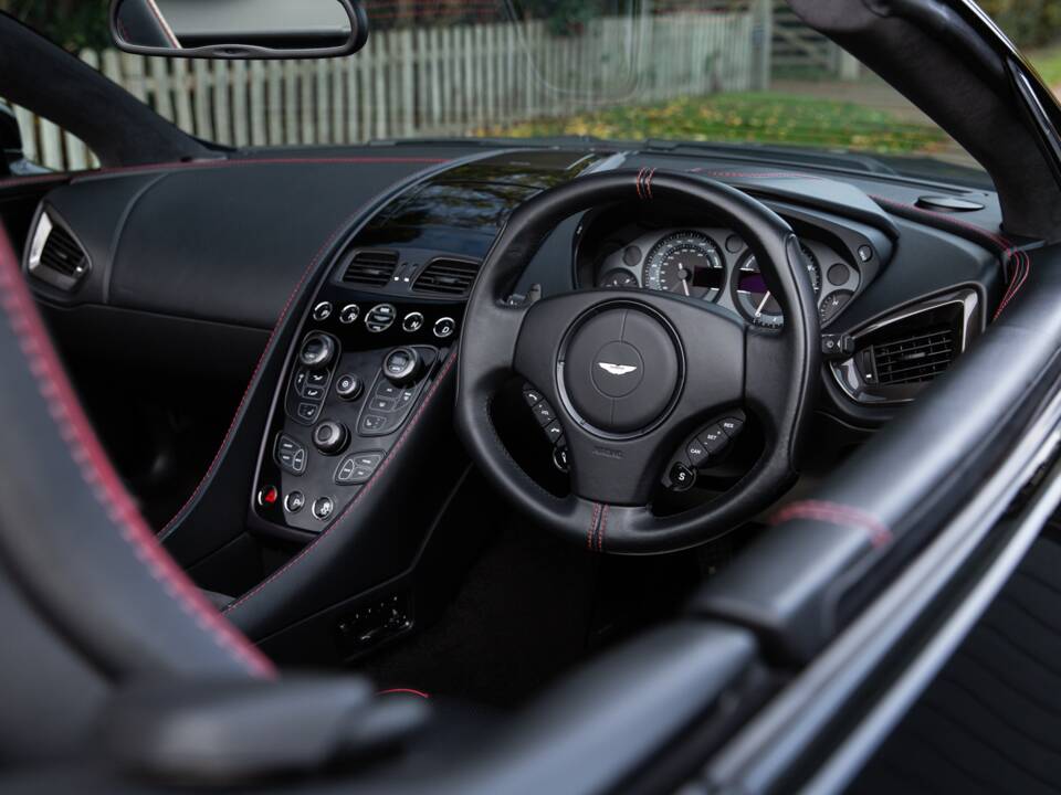 Immagine 47/72 di Aston Martin Vanquish Volante (2016)