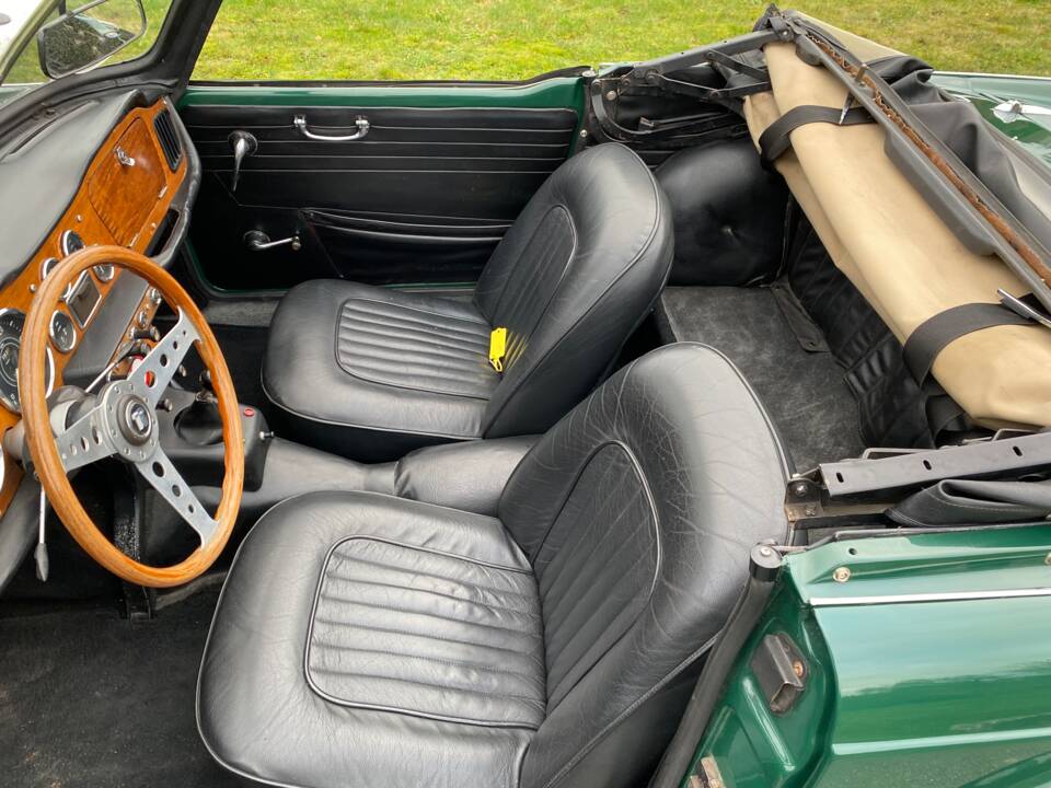 Image 31/66 of Triumph TR 4 (1964)