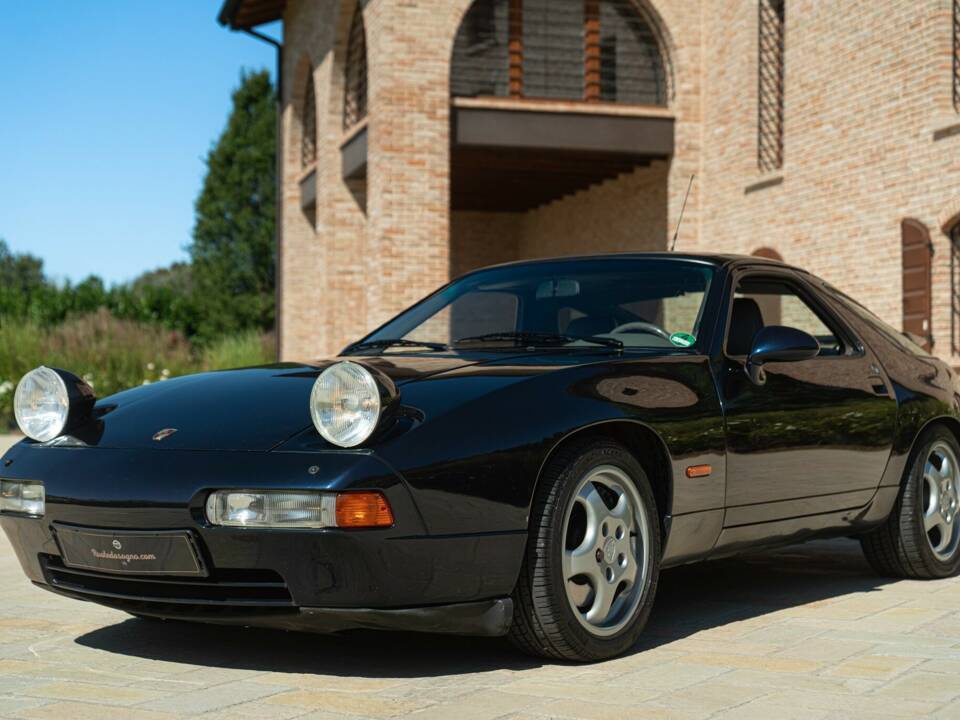 Afbeelding 17/50 van Porsche 928 GTS (1992)