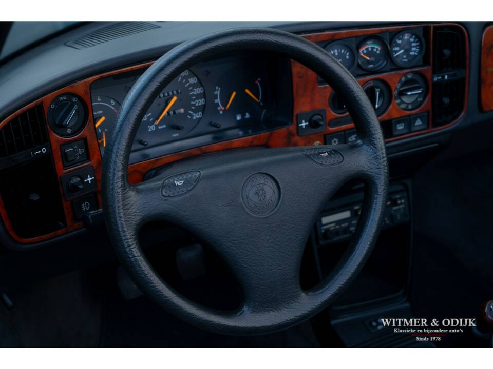 Image 17/32 of Saab 900 Turbo (1992)