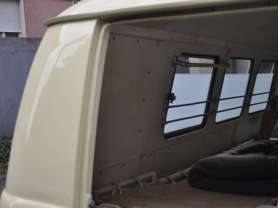 Image 20/31 of Volkswagen T1 minibus (1962)