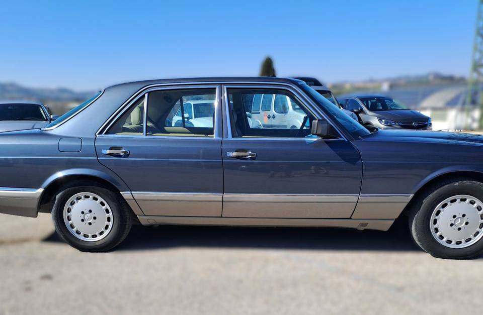Image 2/50 of Mercedes-Benz 300 SE (1990)