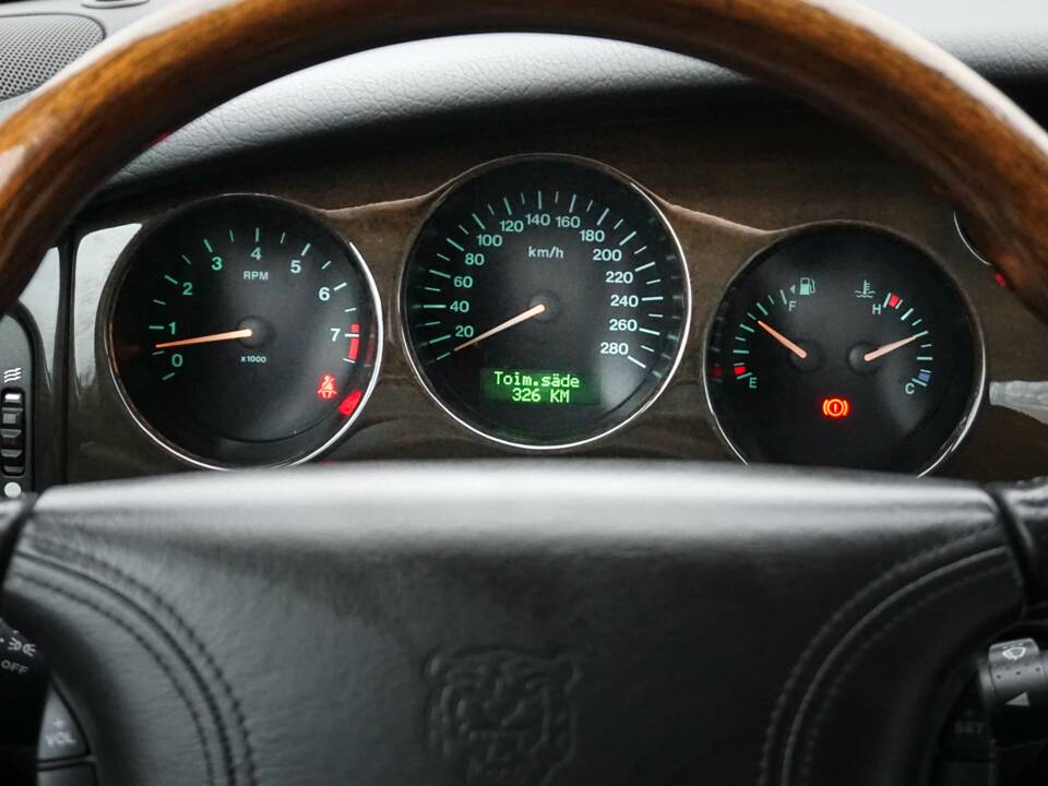 Immagine 25/38 di Jaguar XK8 4.0 (1996)