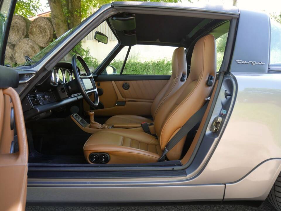 Image 41/42 of Porsche 911 Carrera 2 (1900)