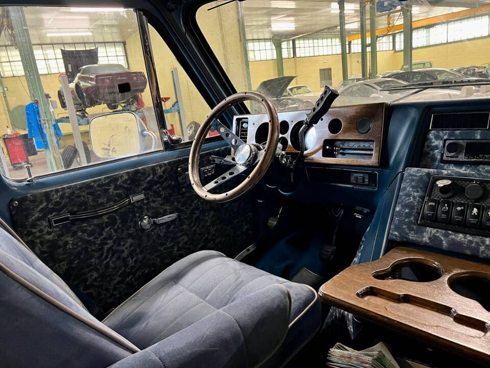 Image 8/20 of Chevrolet Van (1988)