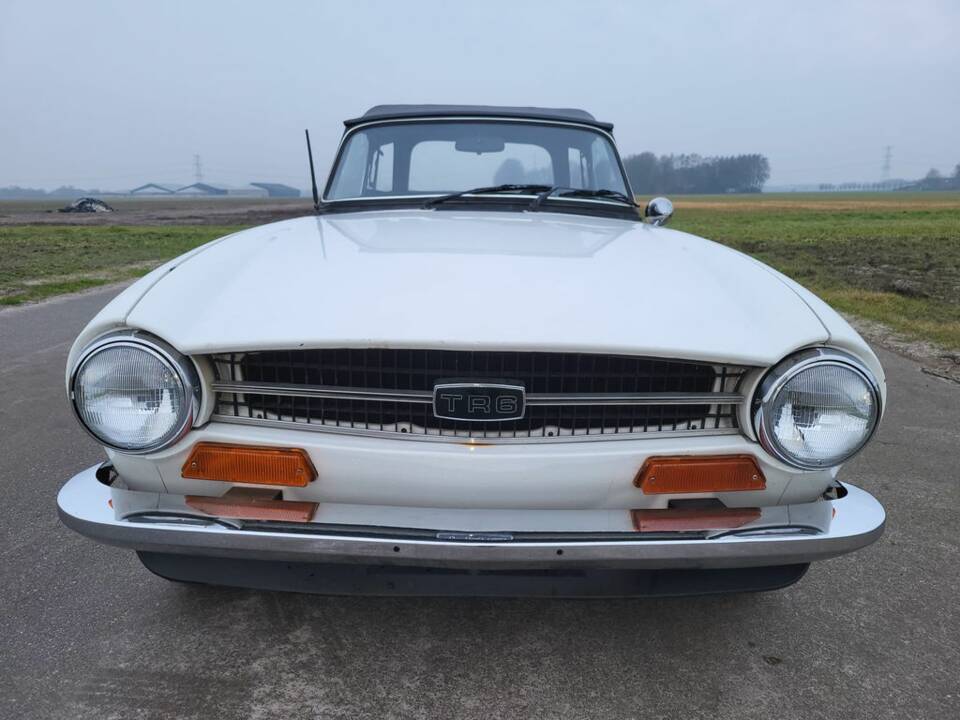 Image 4/8 of Triumph TR 6 (1973)