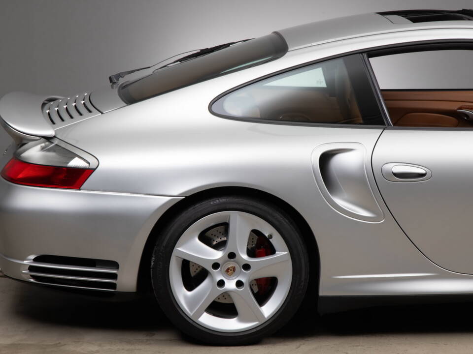 Immagine 6/29 di Porsche 911 Turbo (2004)