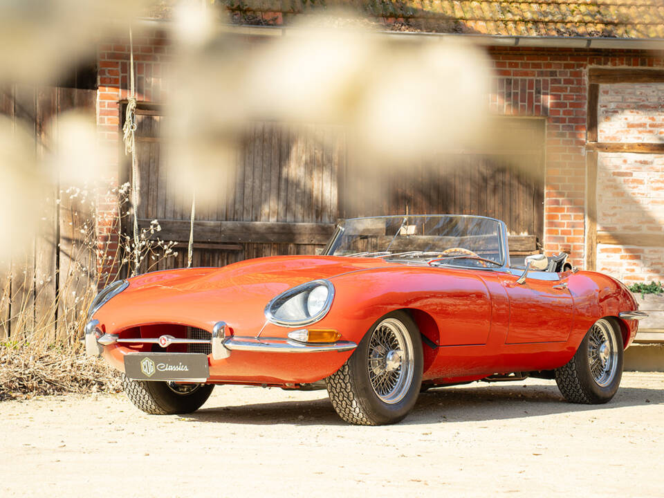 Image 1/54 of Jaguar E-Type 4.2 (1965)