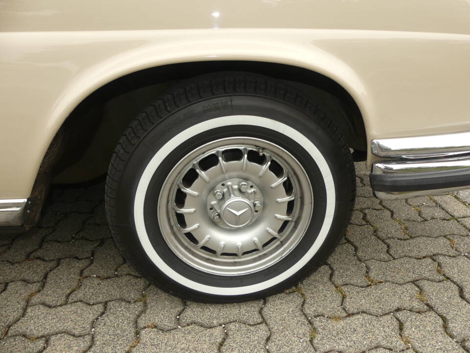 Image 47/73 de Mercedes-Benz 280 SE (1969)
