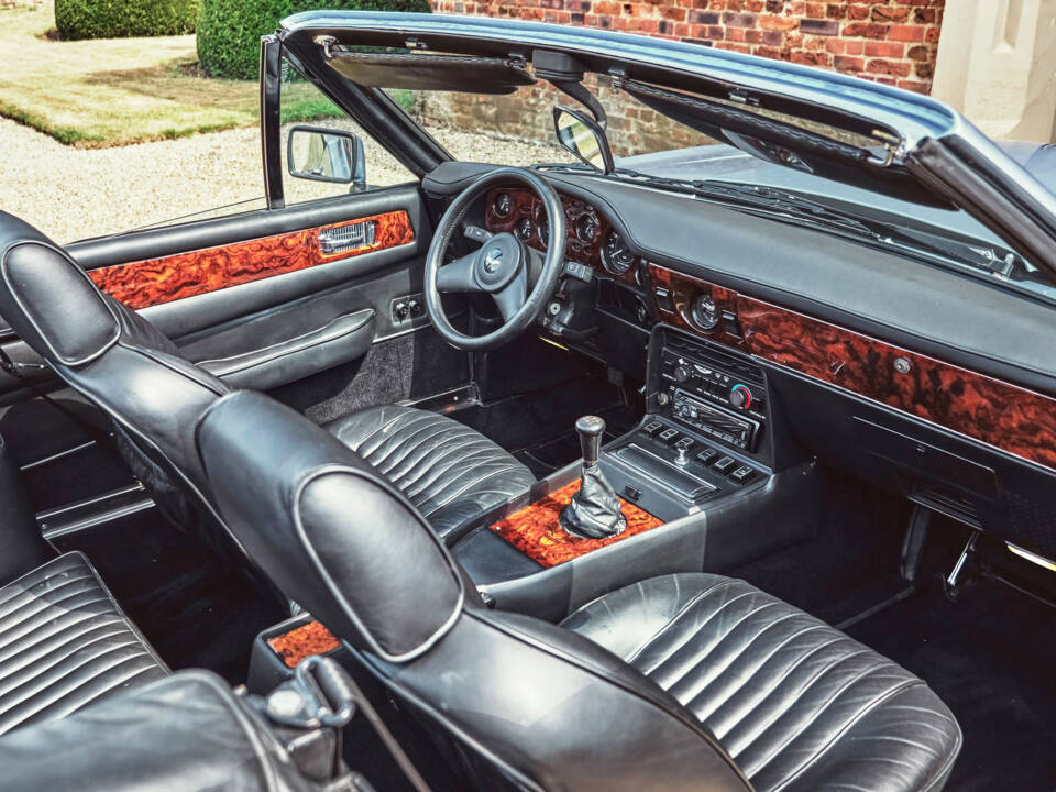 Image 14/22 of Aston Martin V8 Volante (1986)