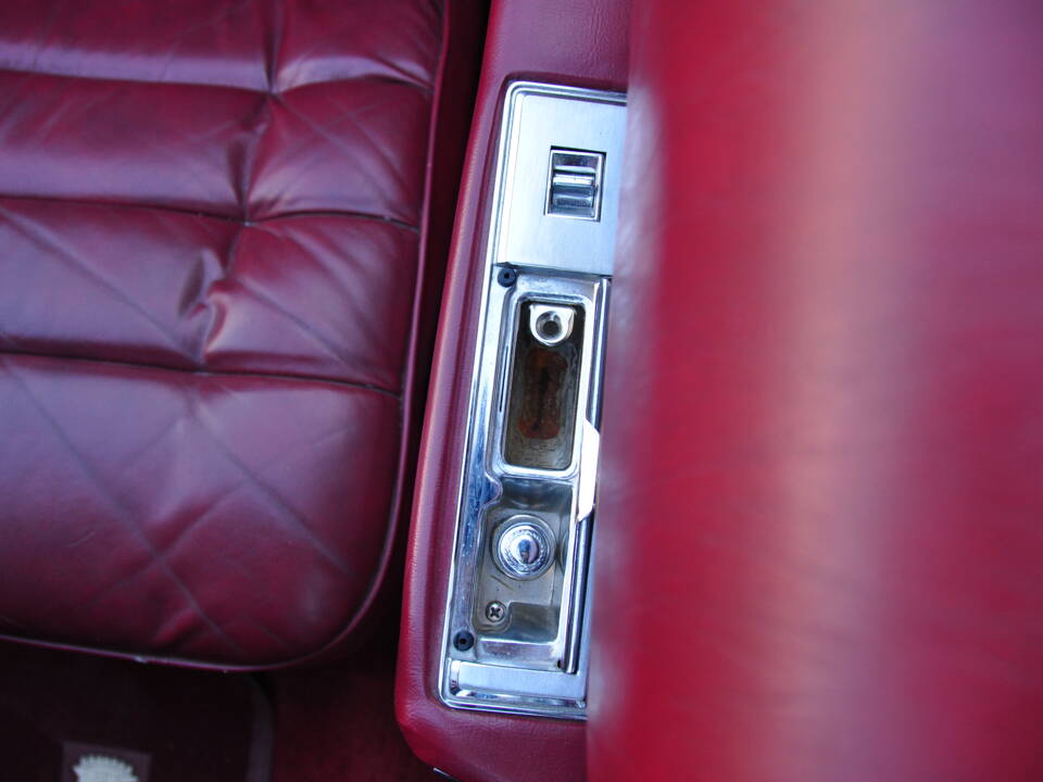 Image 37/75 of Cadillac Fleetwood Eldorado Convertible (1975)