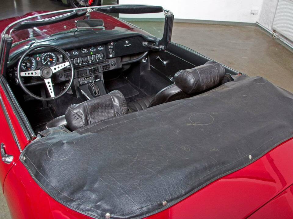 Image 14/19 de Jaguar Type E V12 (1974)