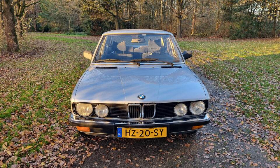 Bild 5/8 von BMW 525i (1982)