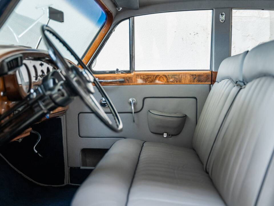 Image 17/40 of Rolls-Royce Silver Cloud II (1960)