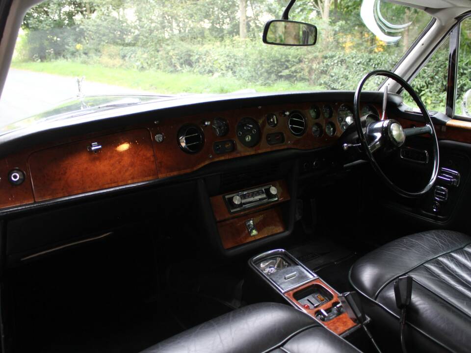 Image 11/19 of Rolls-Royce Corniche I (1974)