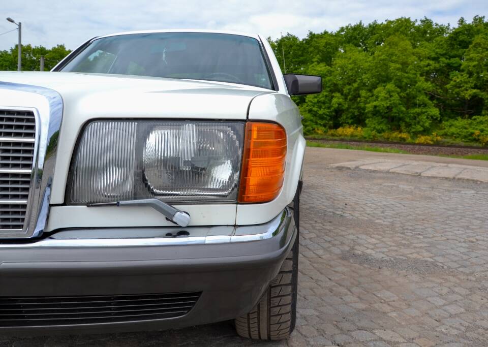 Bild 10/21 von Mercedes-Benz 280 SE (1985)