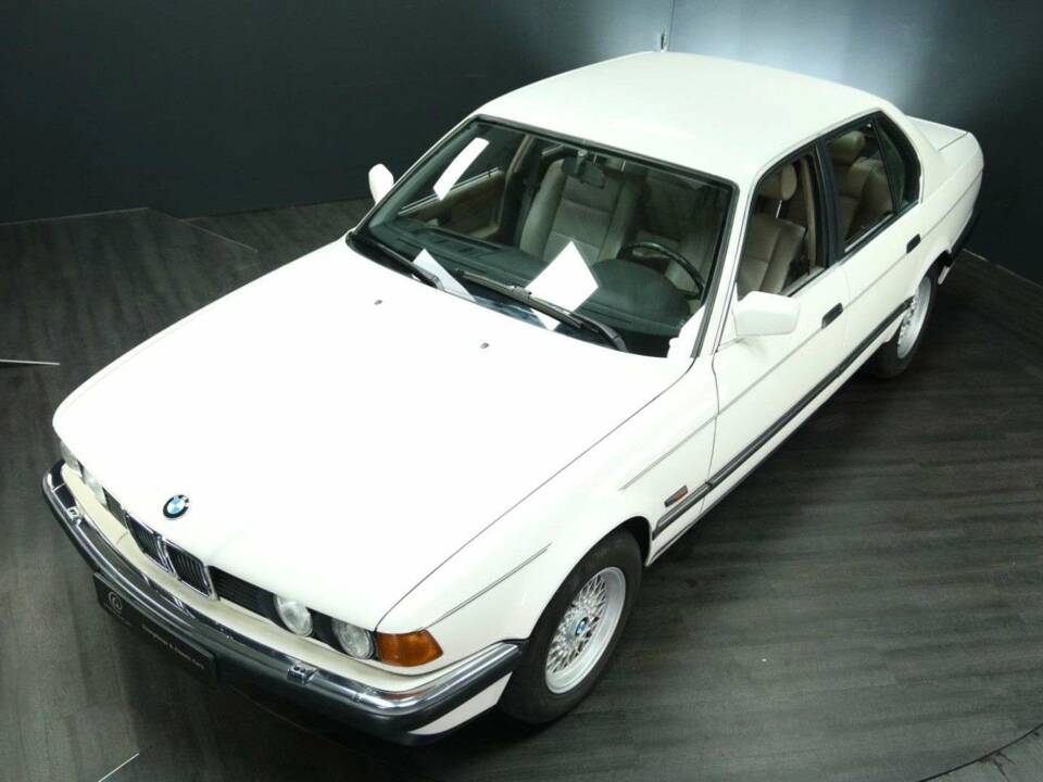 Imagen 21/30 de BMW 735i (1987)