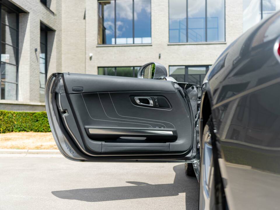 Image 13/21 of Mercedes-Benz SLS AMG Roadster (2012)