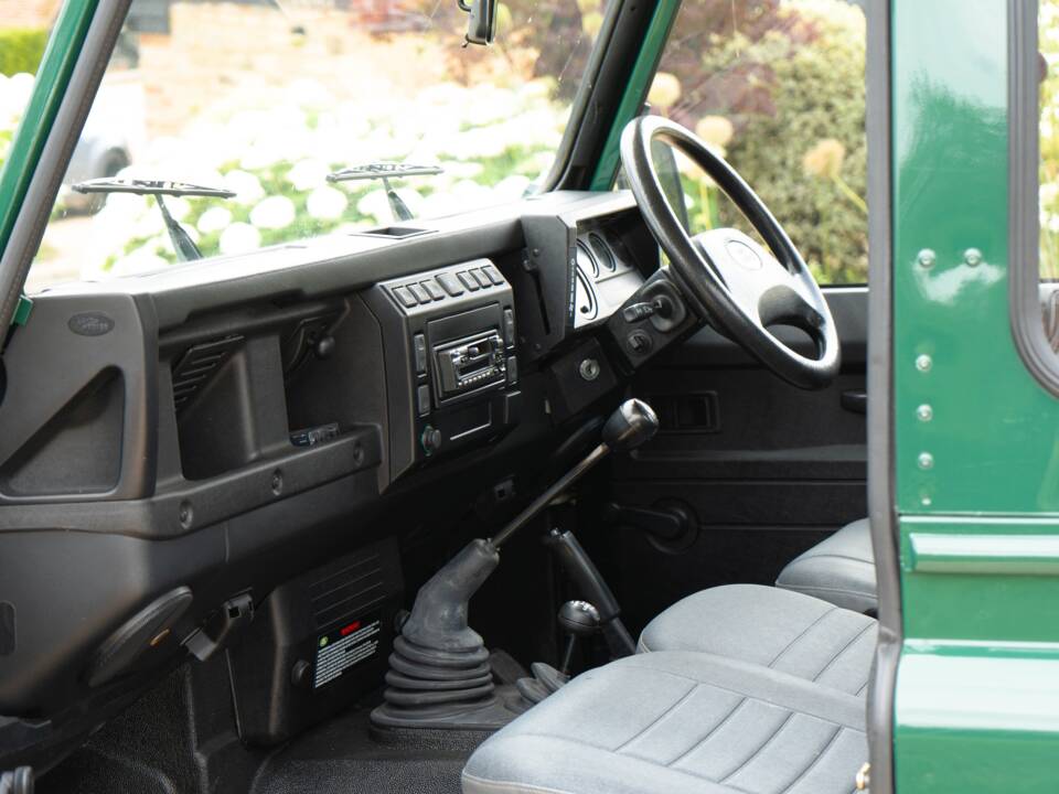 Bild 4/50 von Land Rover Defender 90 Td5 (2006)