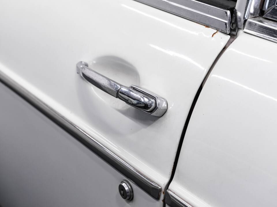 Bild 13/44 von MG MGB GT (1971)