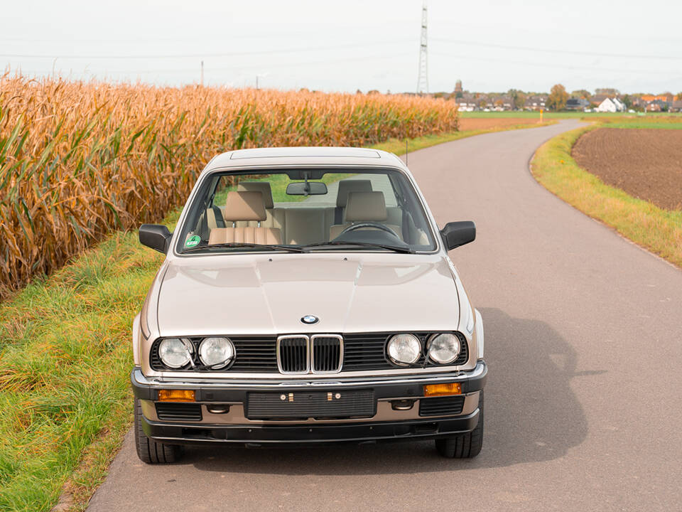 Image 15/80 de BMW 320i (1983)