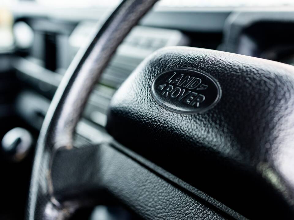 Image 28/41 of Land Rover Defender 90 (2004)