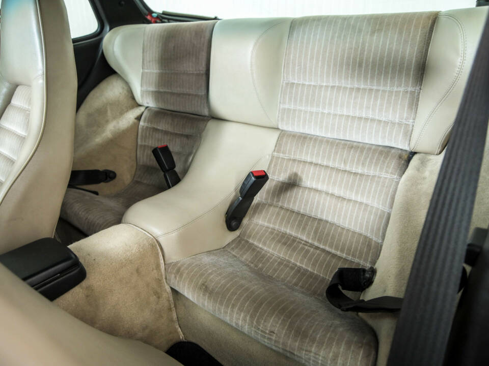 Immagine 38/50 di Porsche 924 S (1987)