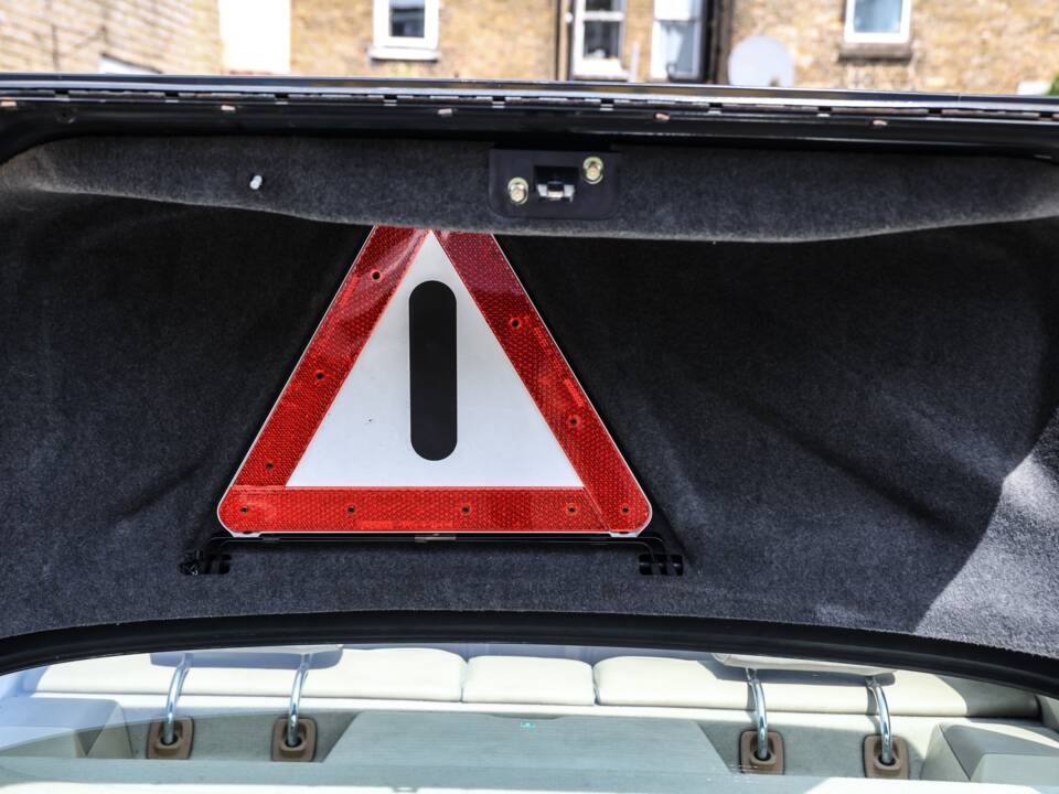 Image 35/37 of Mercedes-Benz E 320 (1995)