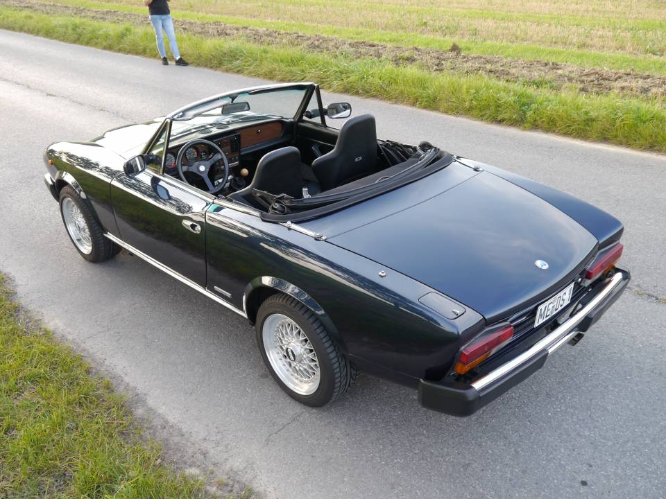 Image 2/50 of FIAT 124 Spidereuropa (1985)