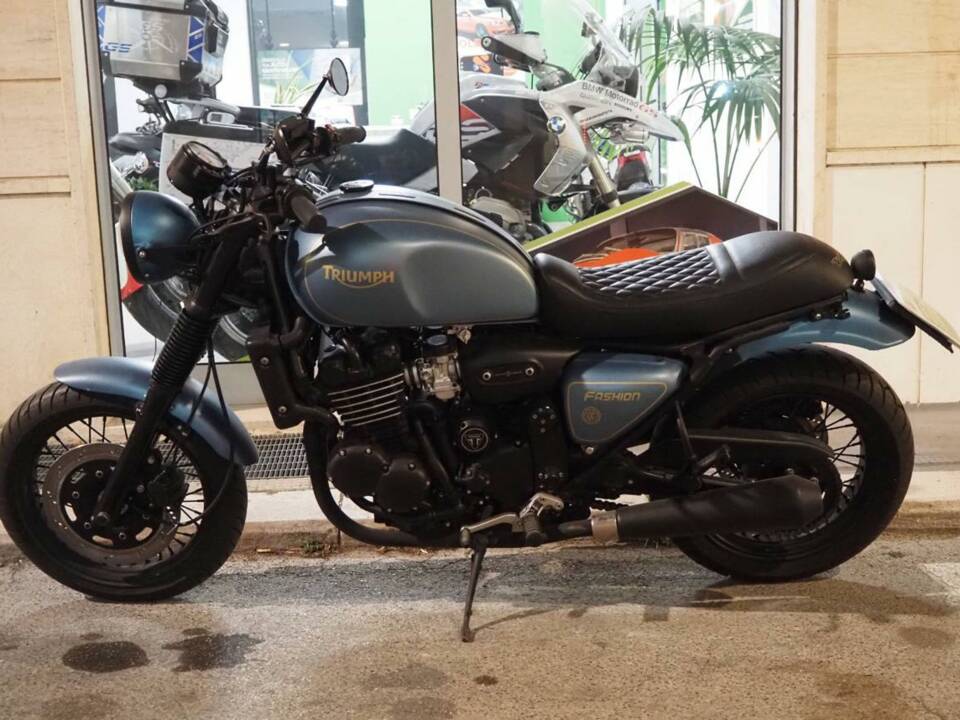 Imagen 10/30 de Triumph DUMMY (2000)