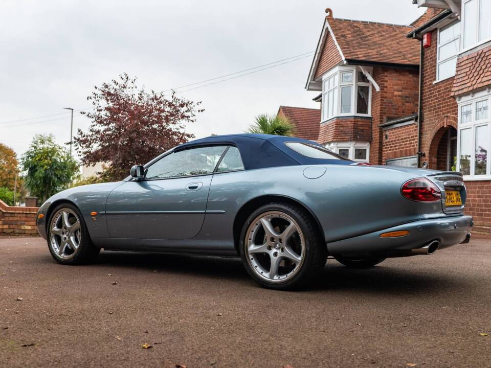 Image 3/8 de Jaguar XKR (2003)