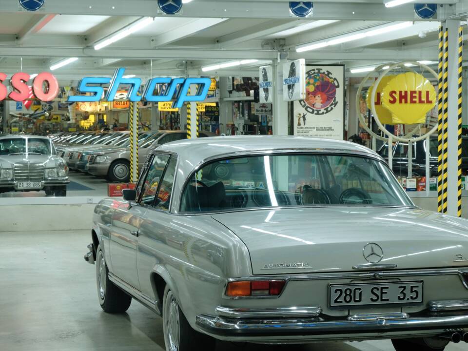 Image 9/50 of Mercedes-Benz 280 SE 3,5 (1970)