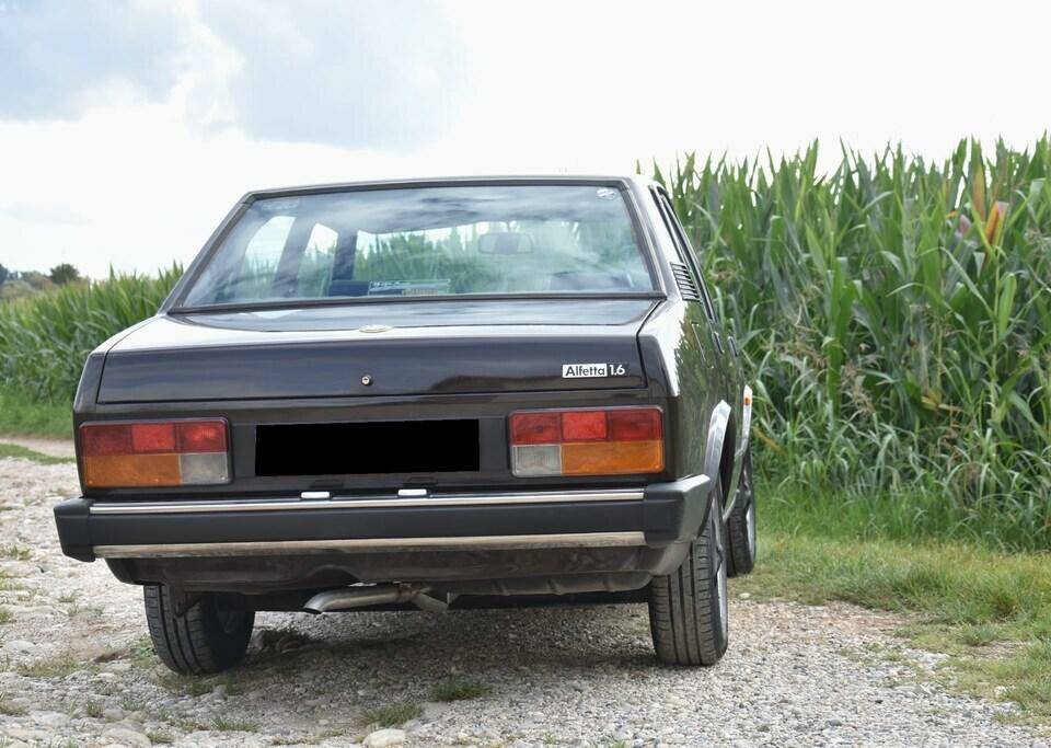 Image 3/7 de Alfa Romeo Alfetta 1.6 (1983)