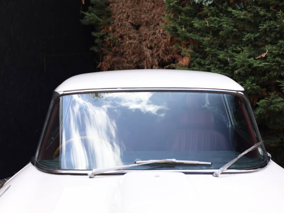 Image 38/50 de Jaguar Type E (2+2) (1970)