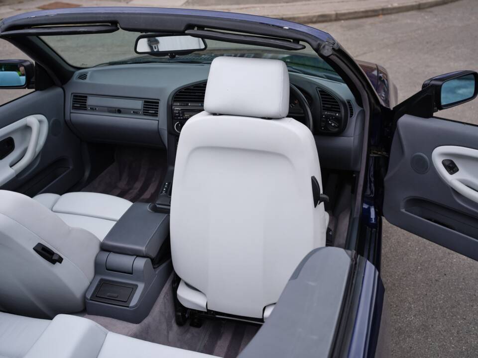 Image 36/50 de BMW 328i (1995)