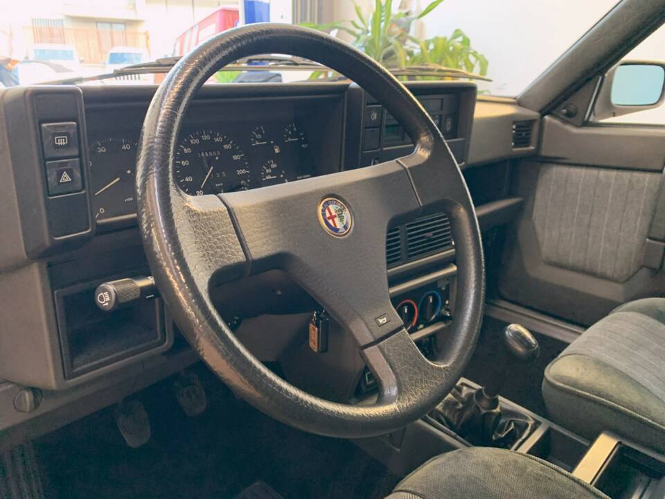 Image 10/30 of Alfa Romeo 75 1.6 (1989)