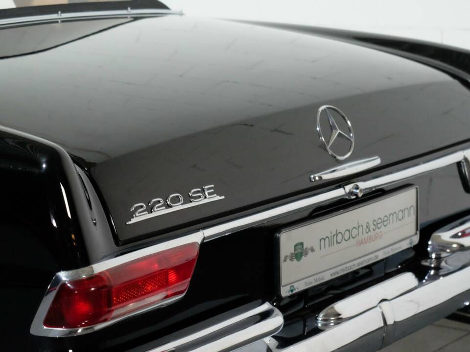 Bild 23/34 von Mercedes-Benz 220 SE b (1963)