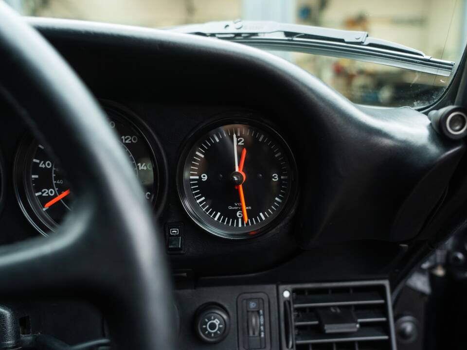 Image 40/67 of Porsche 911 Turbo 3.3 (1987)